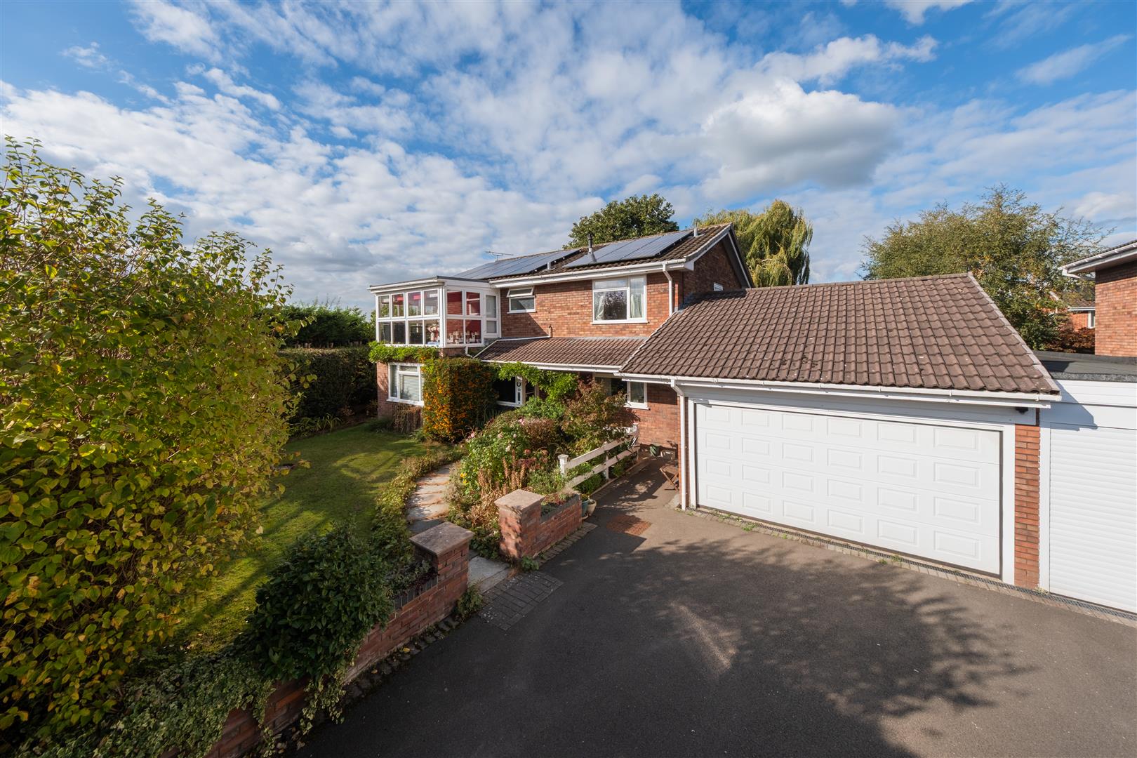 5 bedroom  Detached House for Sale in Guilden Sutton